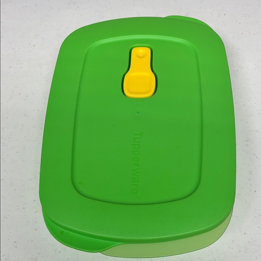 Tupperware Crystal Wave Container 4 Cup/1 L
Microwave Container Vented Lid